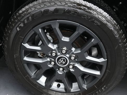 Used 2022 Toyota Tundra Platinum image 39