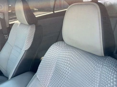Used 2015 Toyota Camry SE w/ Moonroof Package FWD image 11