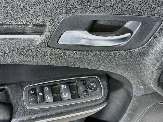 Used 2022 Chrysler 300 Touring L w/ Popular Equipment Group RWD image 18