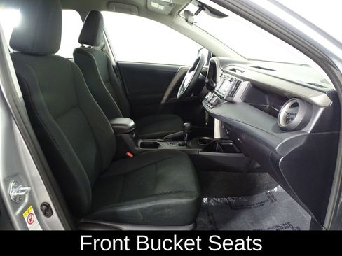 Used 2018 Toyota RAV4 LE image 11