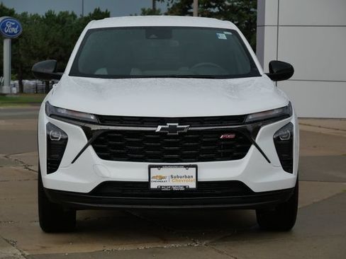 Used 2024 Chevrolet Trax RS FWD image 2
