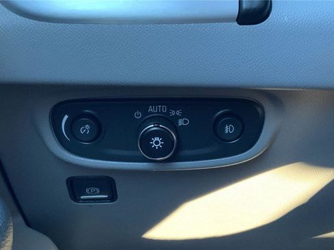 Used 2021 GMC Terrain SLT image 17