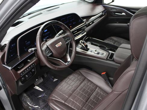 Used 2023 Cadillac Escalade Sport Platinum w/ LPO, ONYX Package image 20