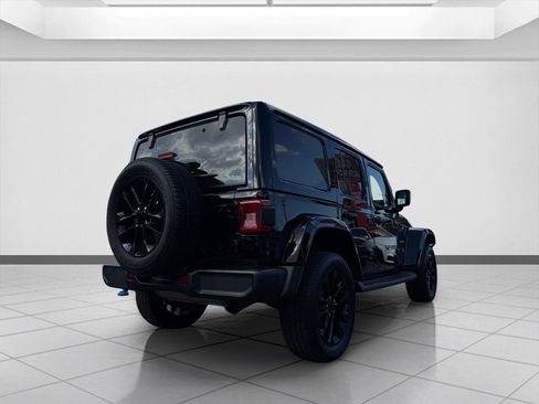Used 2023 Jeep Wrangler Unlimited Sahara w/ Cold Weather Group AWD/4WD image 5