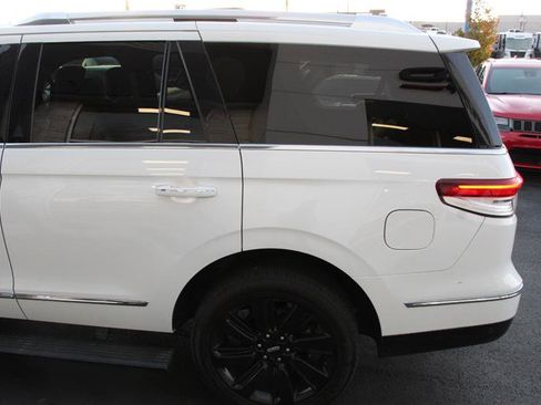 Used 2022 Lincoln Navigator Reserve image 6
