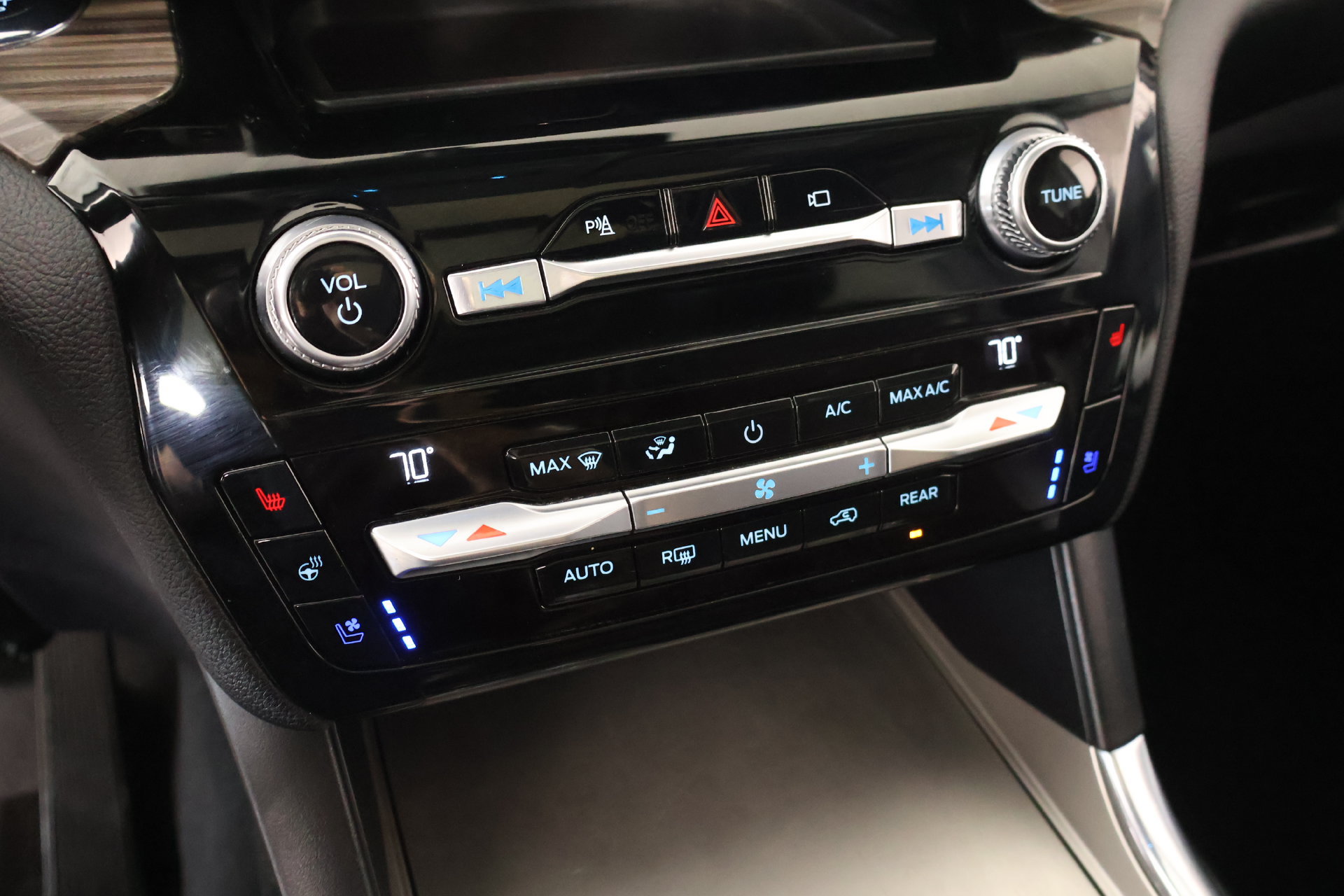 Used 2021 Ford Explorer Limited w/ Equipment Group 301A AWD/4WD image 8