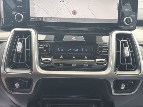 Certified 2023 Kia Sorento S w/ Panoramic Sunroof Package FWD image 19