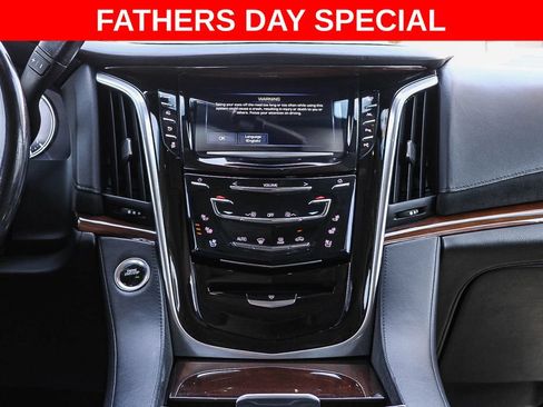 Used 2019 Cadillac Escalade ESV Luxury w/ Escalade Sport Edition AWD/4WD image 13