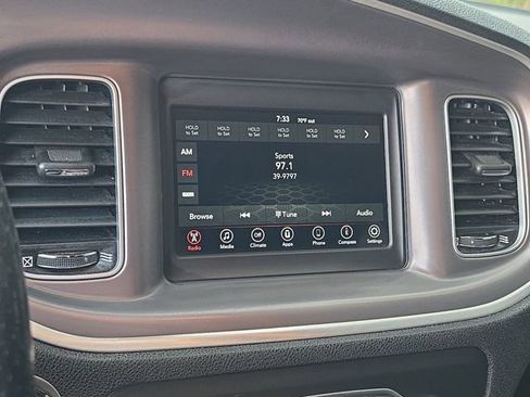 Used 2022 Dodge Charger SXT RWD image 16