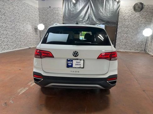 Used 2024 Volkswagen Taos SE FWD image 6