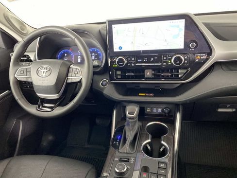Used 2026 Toyota Highlander Platinum AWD/4WD image 15