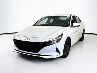 Used 2023 Hyundai Elantra SEL w/ Preferred Accessory Package FWD video 1