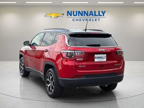 Used 2025 Jeep Compass Limited AWD/4WD image 3
