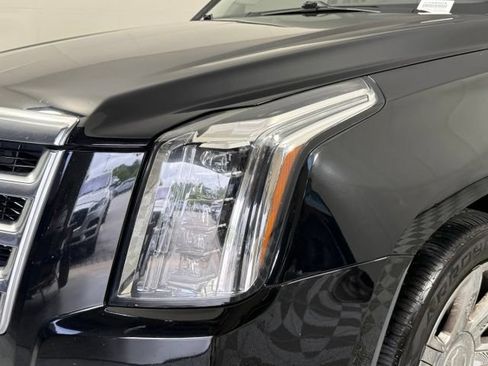 Used 2018 Cadillac Escalade ESV Premium Luxury AWD/4WD image 11