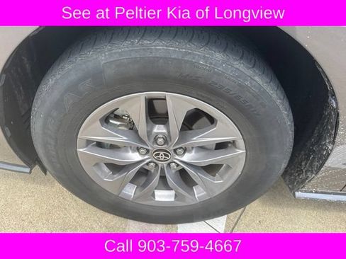 Used 2021 Toyota Sienna XLE w/ XLE Plus Package FWD image 13