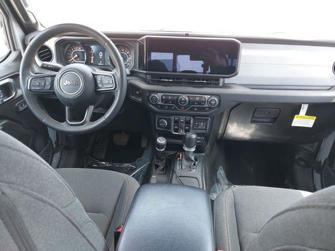 Used 2024 Jeep Gladiator Sport AWD/4WD image 9