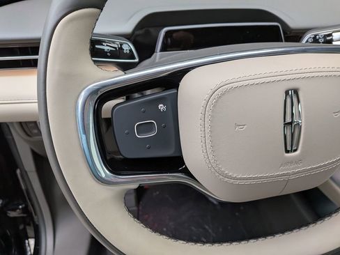 New 2025 Lincoln Nautilus Reserve image 20