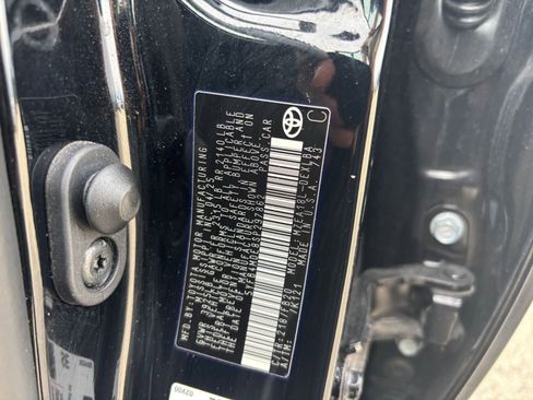 Used 2025 Toyota Corolla LE image 27