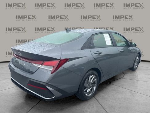 Used 2024 Hyundai Elantra SEL FWD image 5