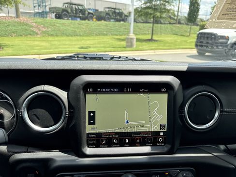 Used 2023 Jeep Wrangler Unlimited Sahara AWD/4WD image 29