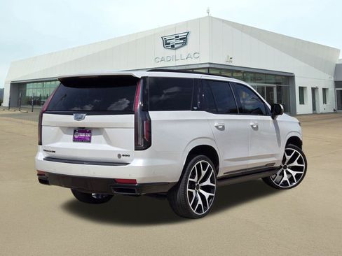 Used 2023 Cadillac Escalade Sport Platinum AWD/4WD image 4