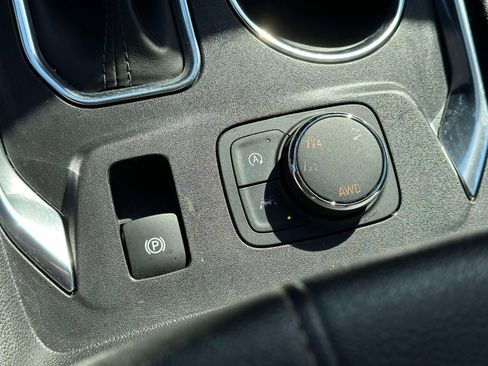 Certified 2023 Chevrolet Traverse LT w/ LT Premium Package image 35