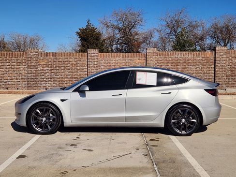 Used 2019 Tesla Model 3 Standard Range Plus image 5