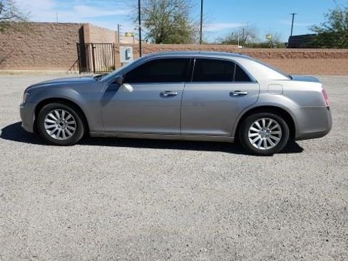 Used 2014 Chrysler 300 Base image 8