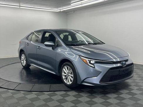 Certified 2024 Toyota Corolla LE w/ LE Convenience Package image 2