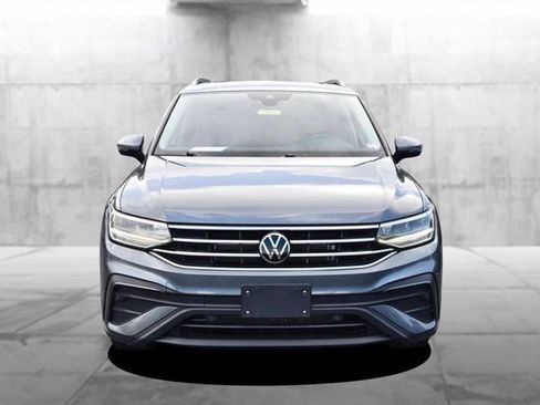 Certified 2023 Volkswagen Tiguan SE w/ Panoramic Sunroof Package FWD image 4