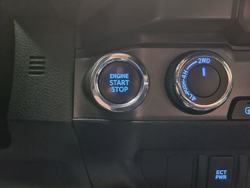 Used 2023 Toyota Tacoma TRD Off-Road image 29