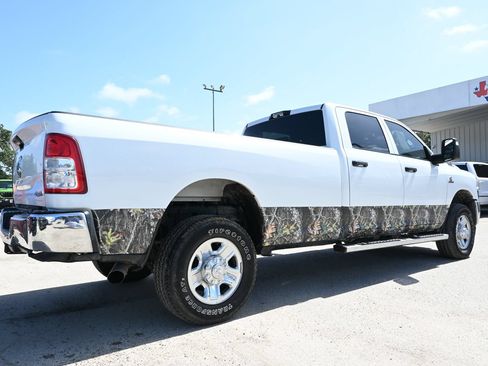 Used 2024 RAM 2500 Tradesman w/ Chrome Appearance Group AWD/4WD image 3