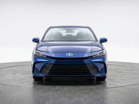 Used 2025 Toyota Camry LE FWD image 2