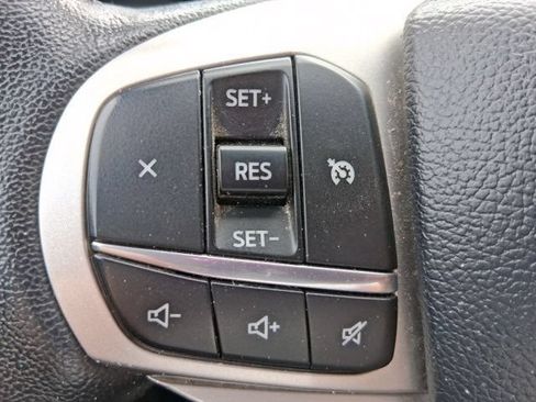 Used 2024 Ford Explorer XLT w/ Equipment Group 202A AWD/4WD image 18