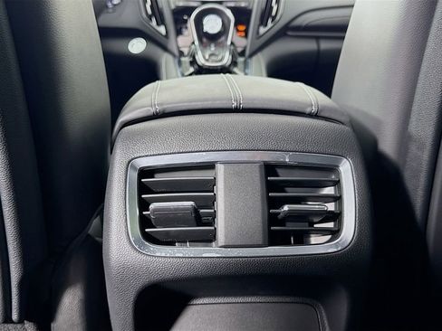 Used 2025 Acura RDX SH-AWD image 31