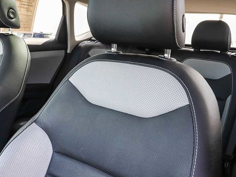 Used 2022 Volkswagen Taos SEL w/ Panoramic Sunroof Package image 29