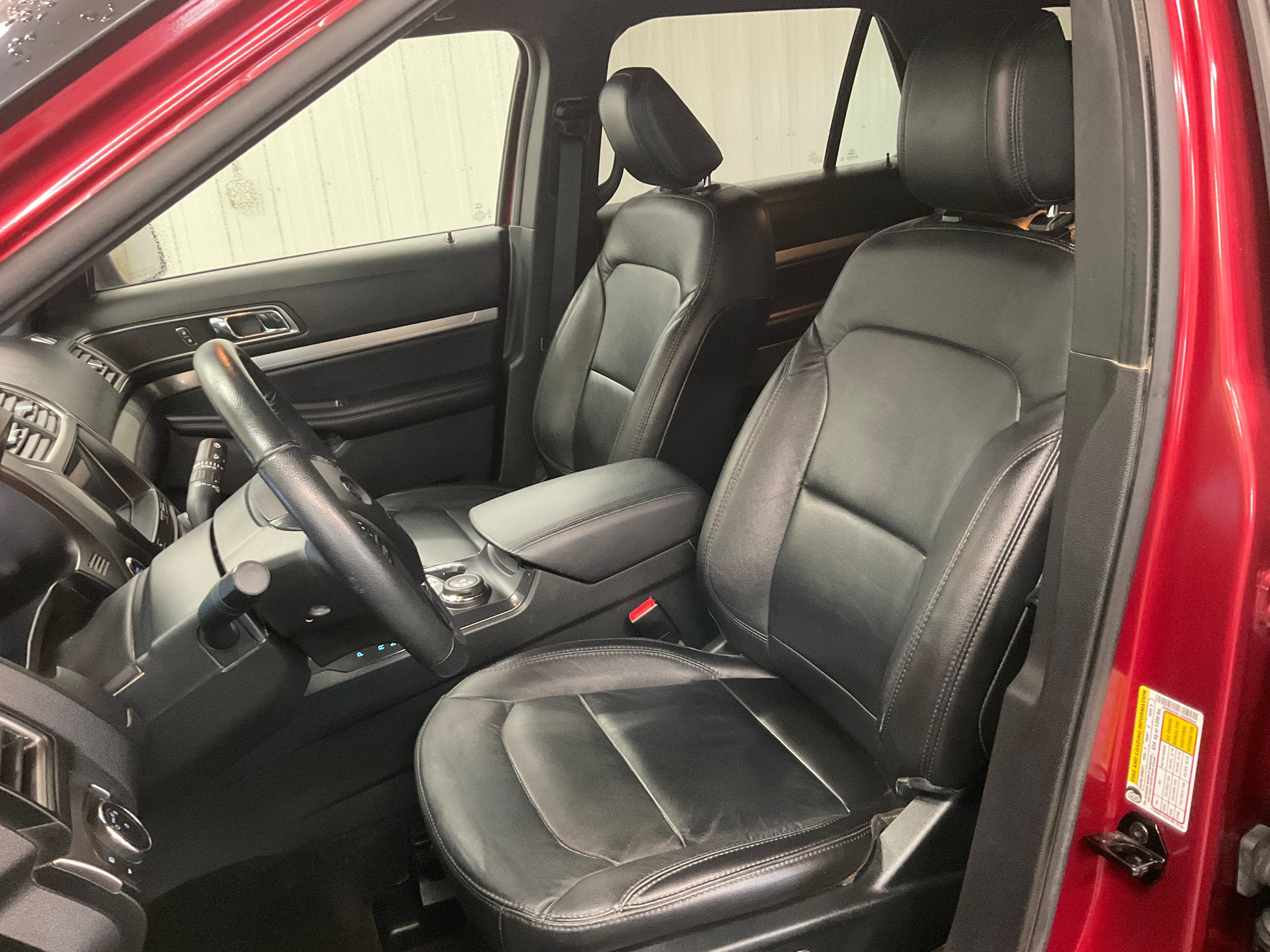 Used 2018 Ford Explorer XLT w/ Equipment Group 202A AWD/4WD image 11