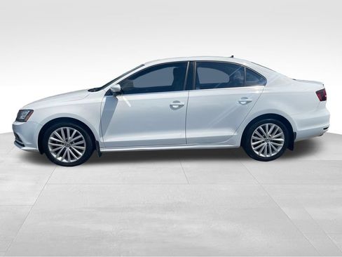 Used 2016 Volkswagen Jetta SEL w/ Lighting Package FWD image 4