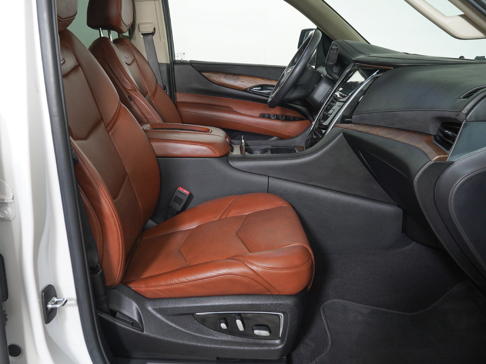 Used 2020 Cadillac Escalade Premium Luxury AWD/4WD image 9