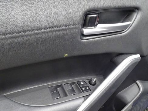 Used 2022 Toyota Corolla Cross XLE image 17