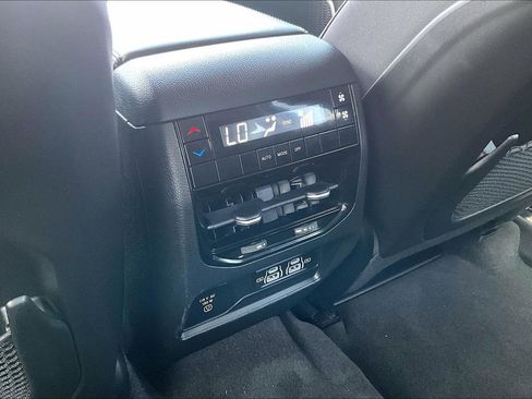Used 2022 Jeep Grand Cherokee L Laredo w/ Luxury Tech Group I AWD/4WD image 10
