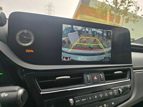 Used 2022 Lexus ES 300h w/ Premium Package image 29