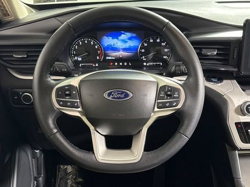 Used 2023 Ford Explorer XLT AWD/4WD image 26