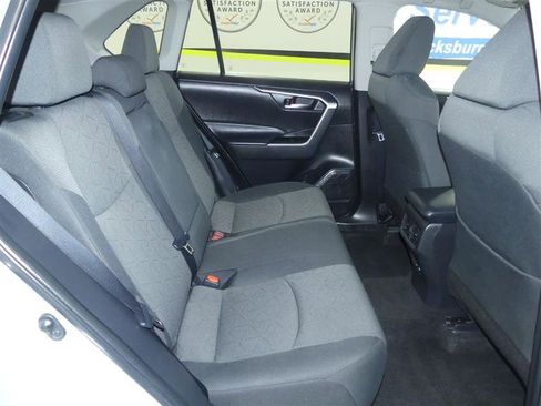 Used 2022 Toyota RAV4 XLE image 21