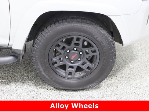 Used 2022 Toyota 4Runner SR5 Premium image 5