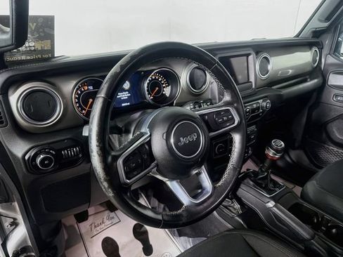 Used 2021 Jeep Wrangler Unlimited Sahara AWD/4WD image 9