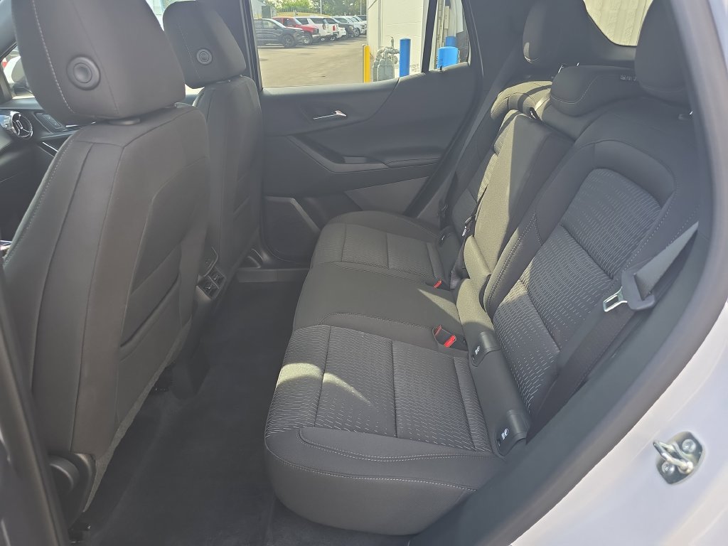 Used 2026 Chevrolet Equinox LT AWD/4WD image 12
