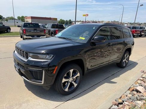 New 2026 Jeep Grand Cherokee L Limited AWD/4WD image 3