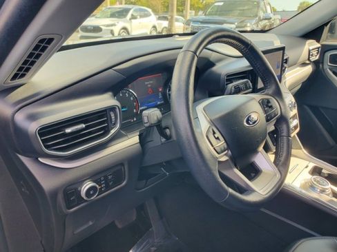 Used 2023 Ford Explorer XLT w/ Equipment Group 202A image 9