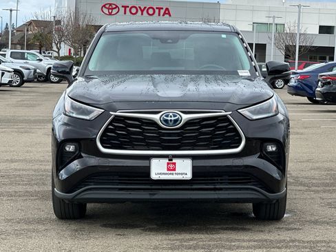 Used 2021 Toyota Highlander LE image 9
